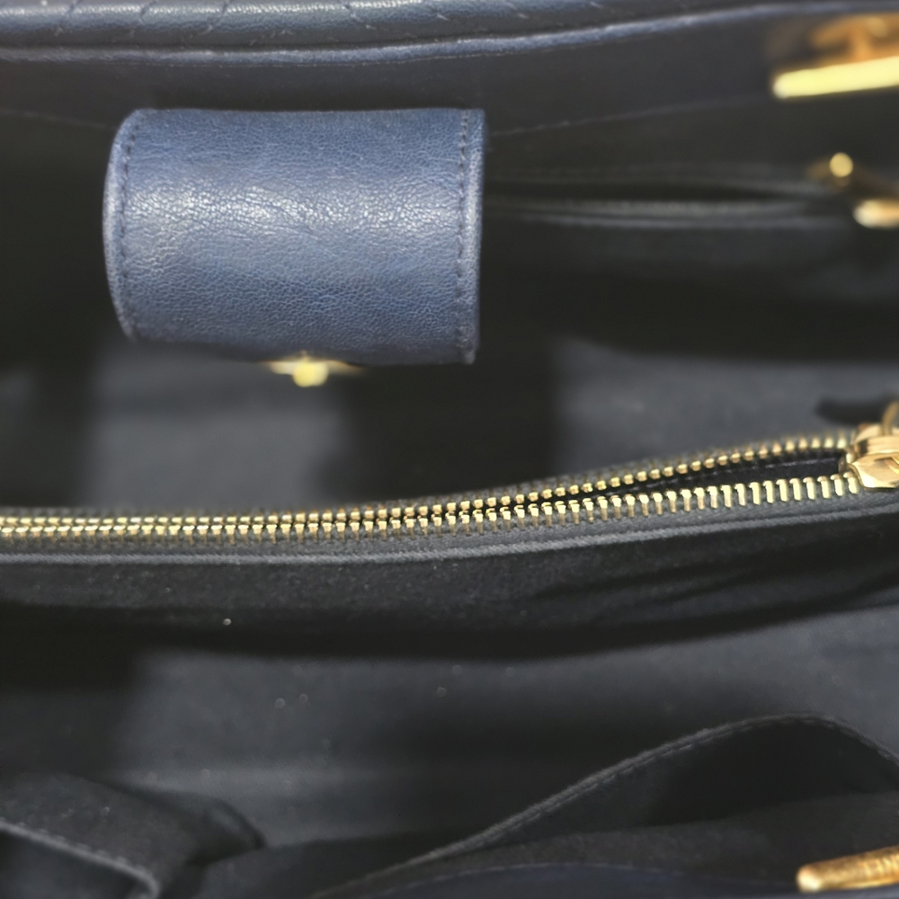 Authentic Chanel Navy Quilted Shoulder Bag - Picture 5 of 8